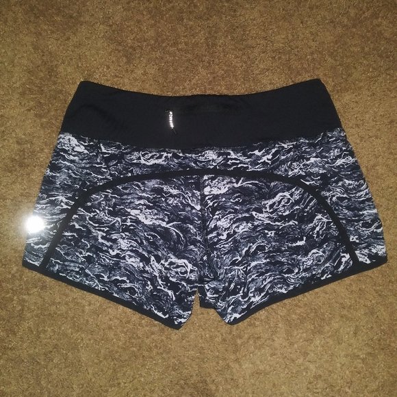 lululemon athletica Pants - Lululemon Run Times Shorts Size 6